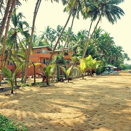 Oyo 246 Roy Villa Beach Hotel Kalutara Bagian luar foto