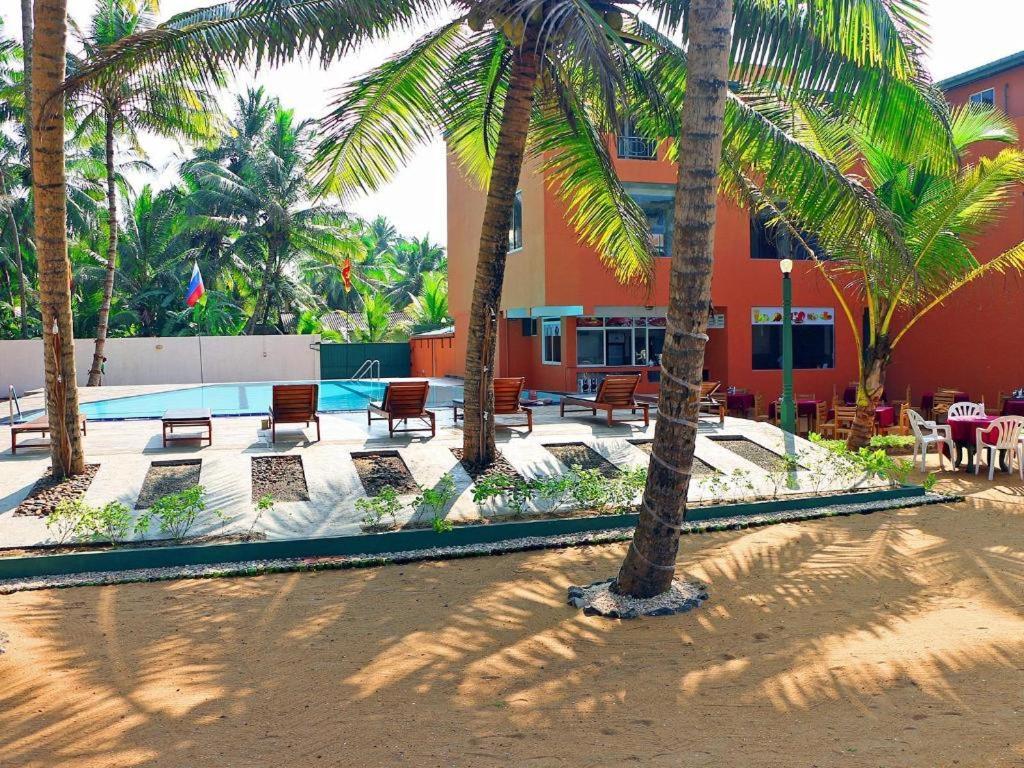 Oyo 246 Roy Villa Beach Hotel Kalutara Bagian luar foto