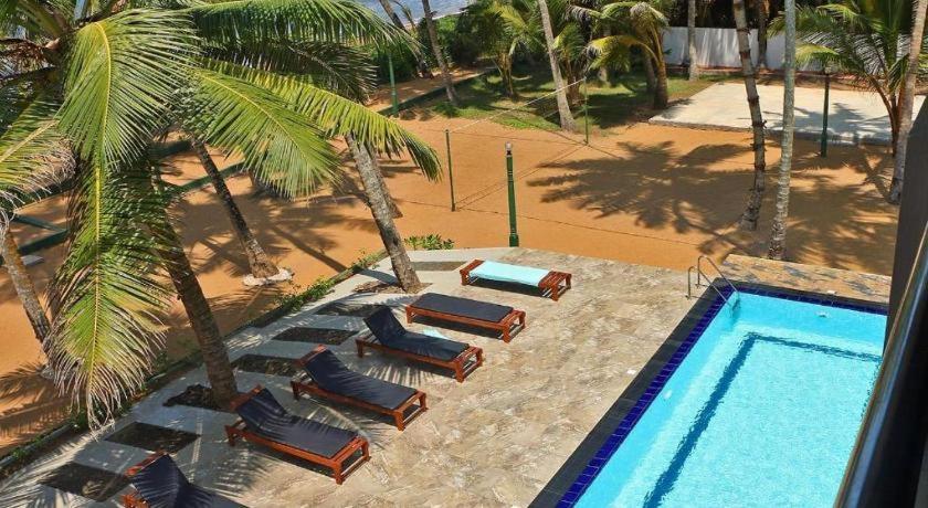 Oyo 246 Roy Villa Beach Hotel Kalutara Bagian luar foto