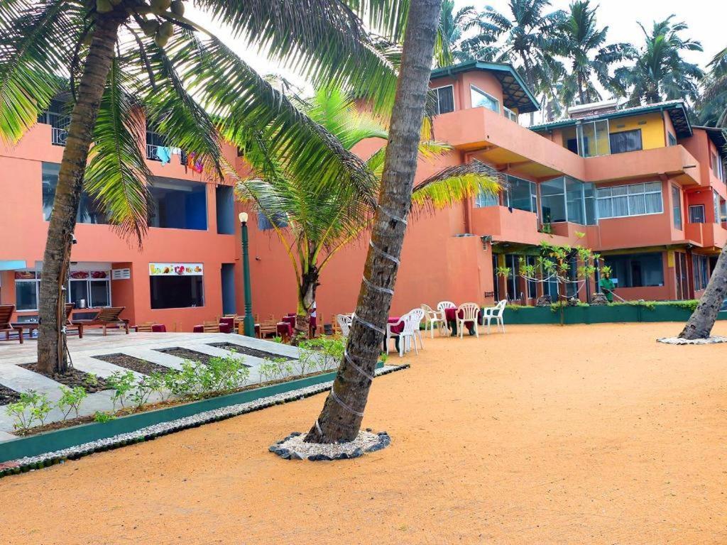 Oyo 246 Roy Villa Beach Hotel Kalutara Bagian luar foto