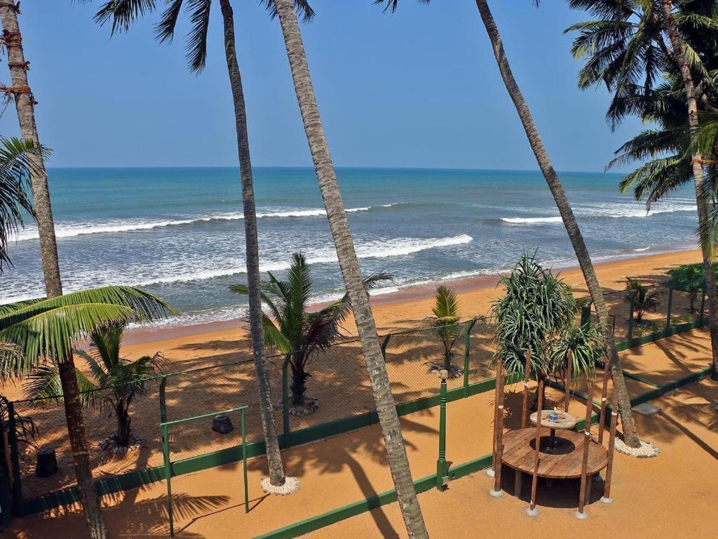 Oyo 246 Roy Villa Beach Hotel Kalutara Bagian luar foto