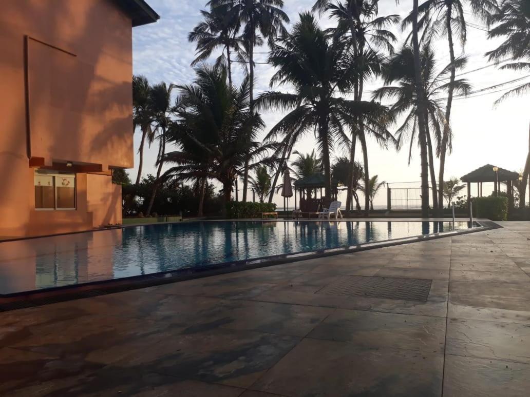 Oyo 246 Roy Villa Beach Hotel Kalutara Bagian luar foto